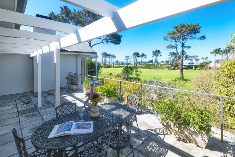 4 Bedroom Property for Sale in Fernkloof Estate Western Cape